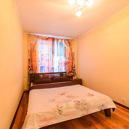Apartment On Hryhoriia Chuprynky Kyiv Exterior foto