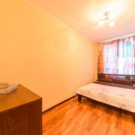 Apartment On Hryhoriia Chuprynky Kyiv Exterior foto