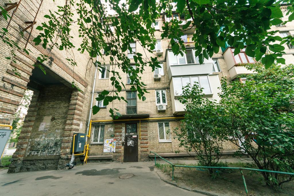 Apartment On Hryhoriia Chuprynky Kyiv Exterior foto