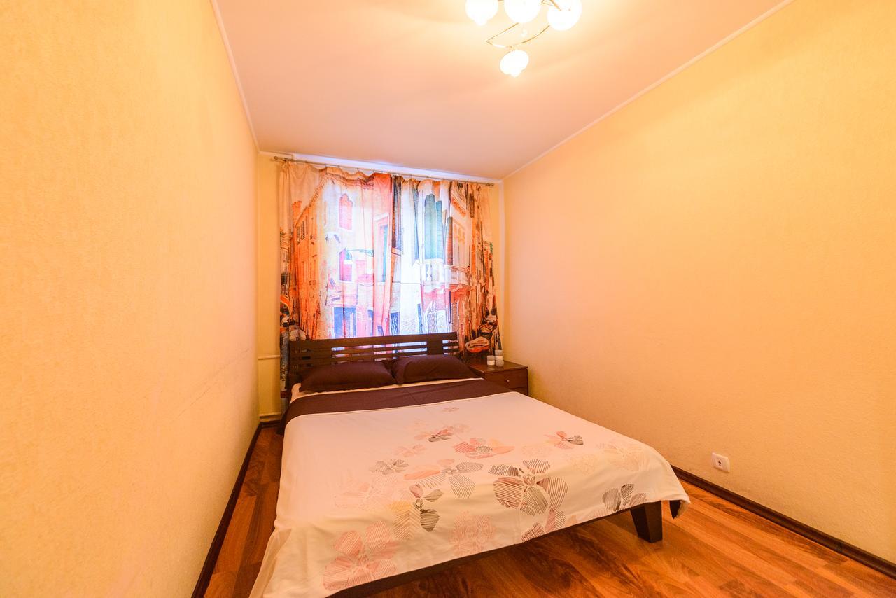 Apartment On Hryhoriia Chuprynky Kyiv Exterior foto