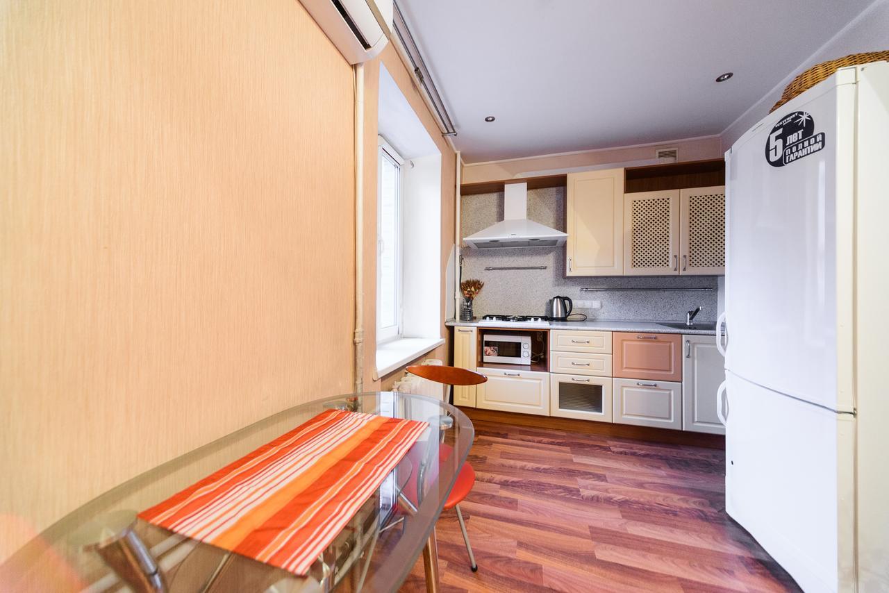Apartment On Hryhoriia Chuprynky Kyiv Exterior foto
