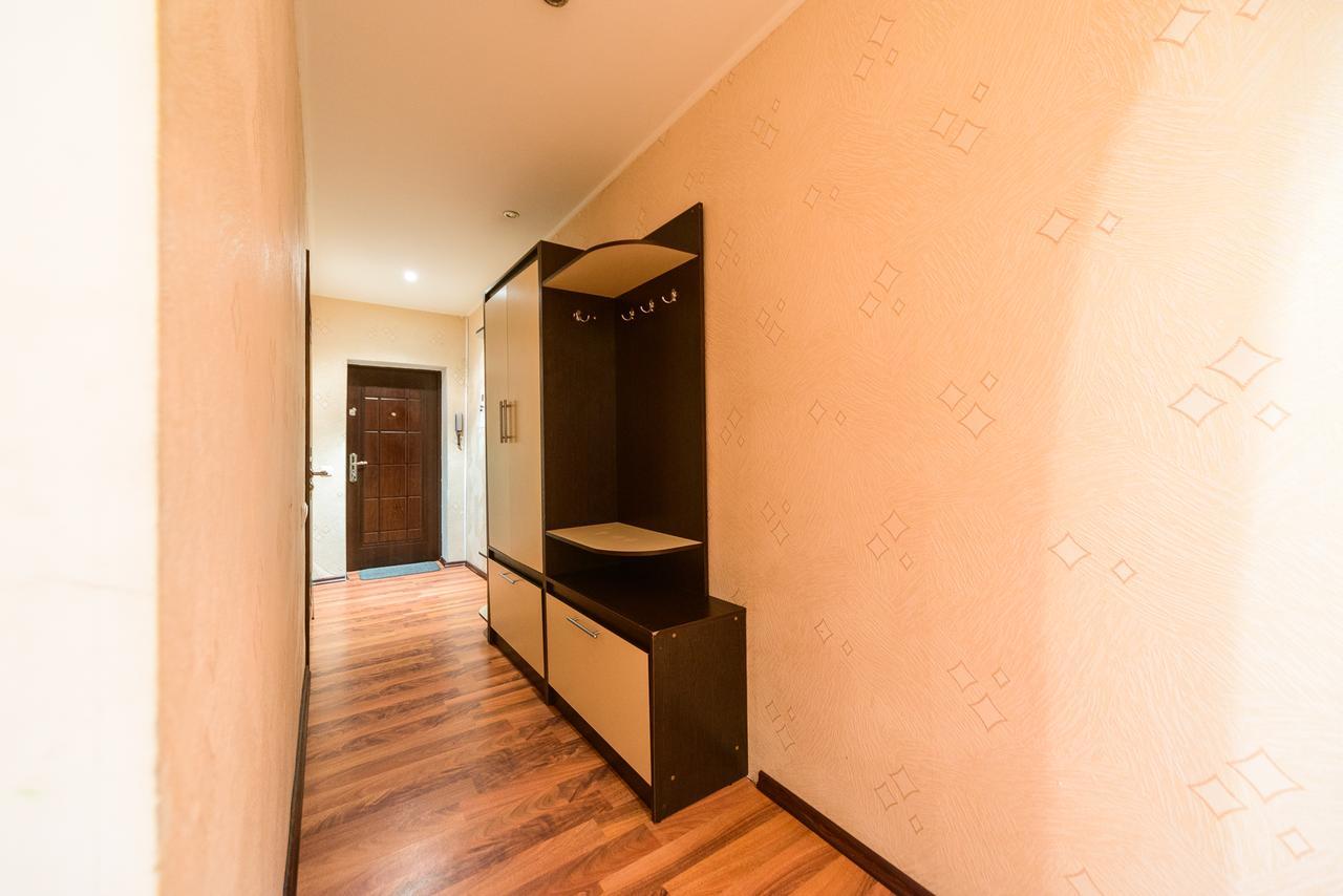 Apartment On Hryhoriia Chuprynky Kyiv Exterior foto