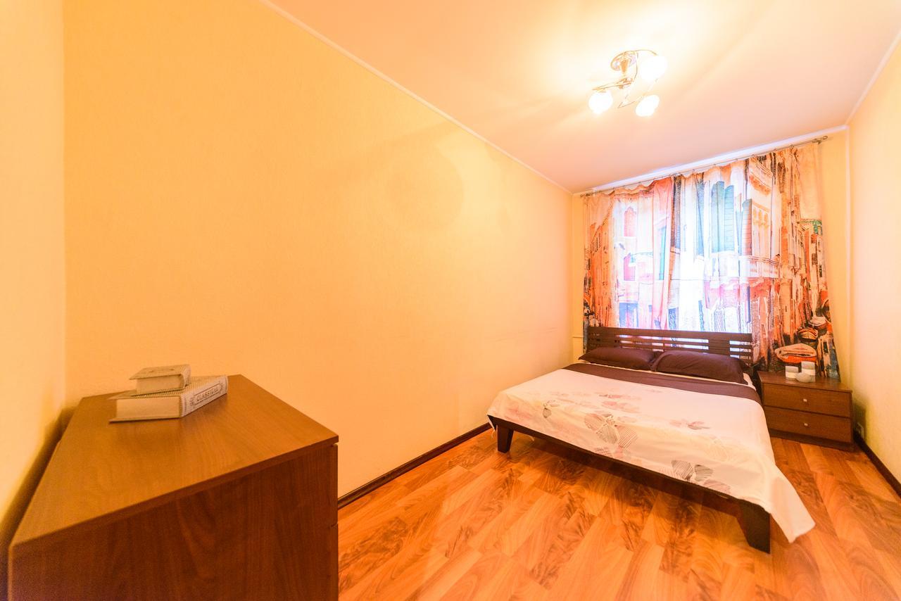 Apartment On Hryhoriia Chuprynky Kyiv Exterior foto