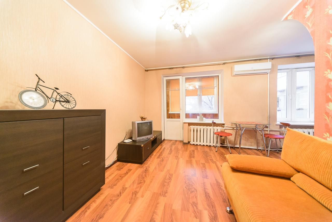 Apartment On Hryhoriia Chuprynky Kyiv Exterior foto
