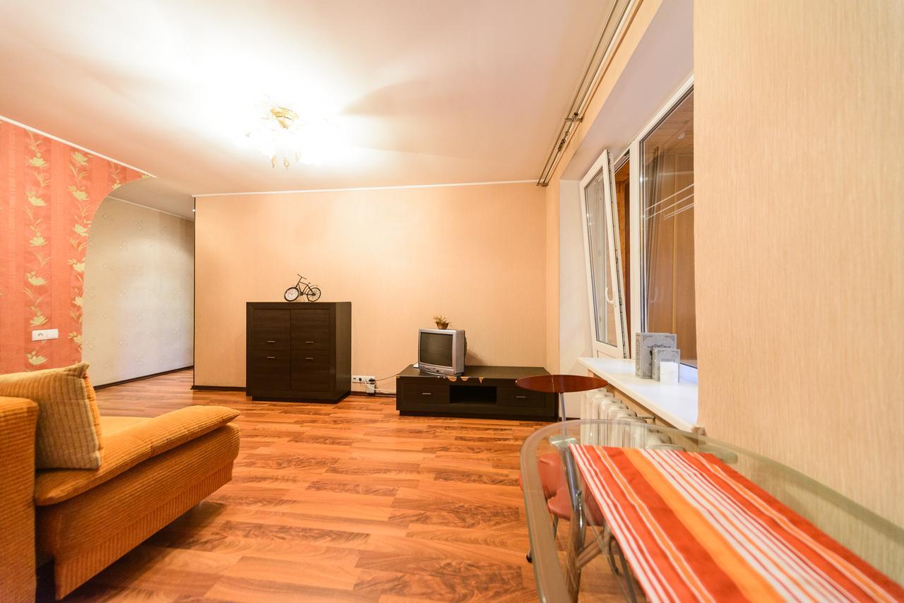 Apartment On Hryhoriia Chuprynky Kyiv Exterior foto