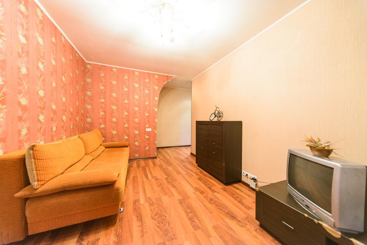 Apartment On Hryhoriia Chuprynky Kyiv Exterior foto